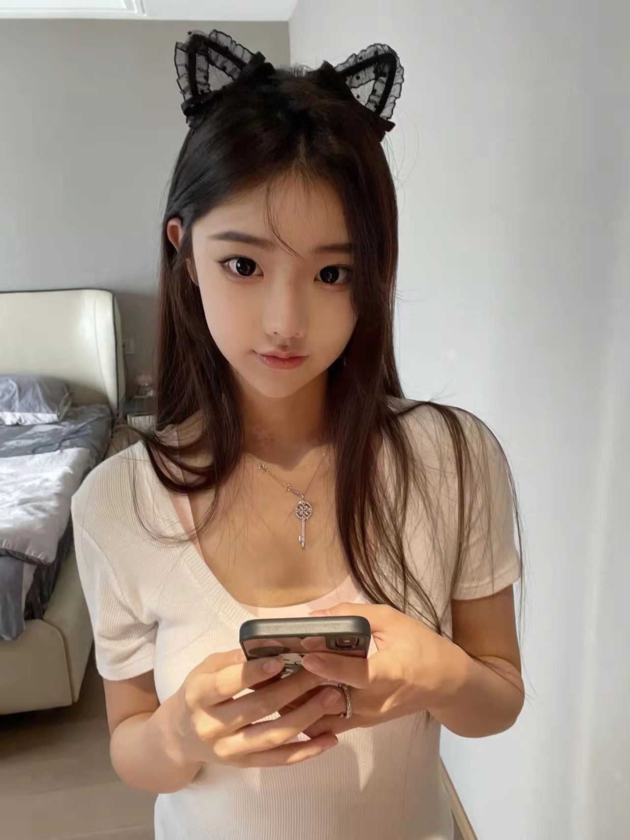 知性温柔成都大妞，肤白貌美，真人实照